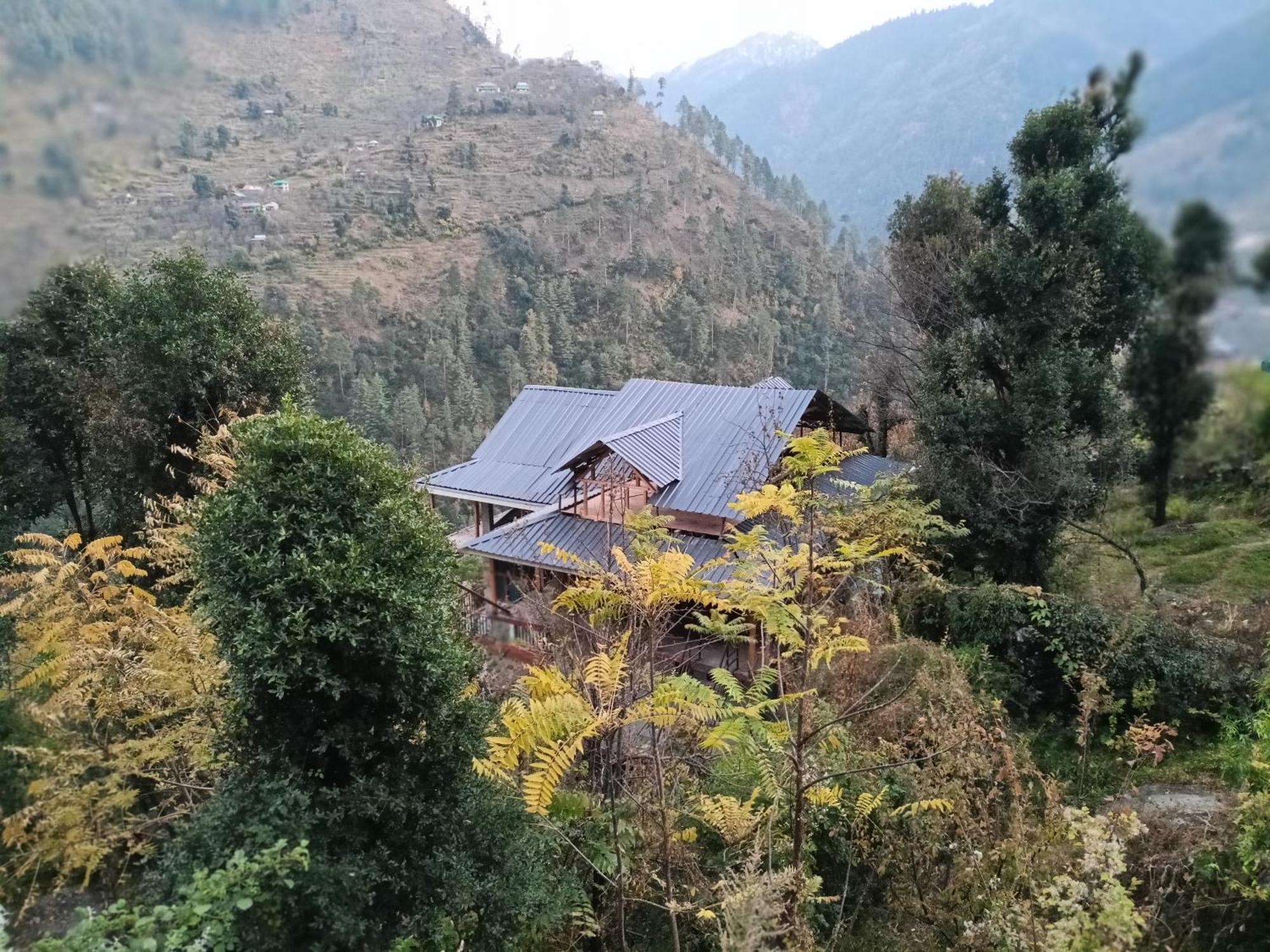 Tirthan Hilltop Home Stay Banjār Buitenkant foto