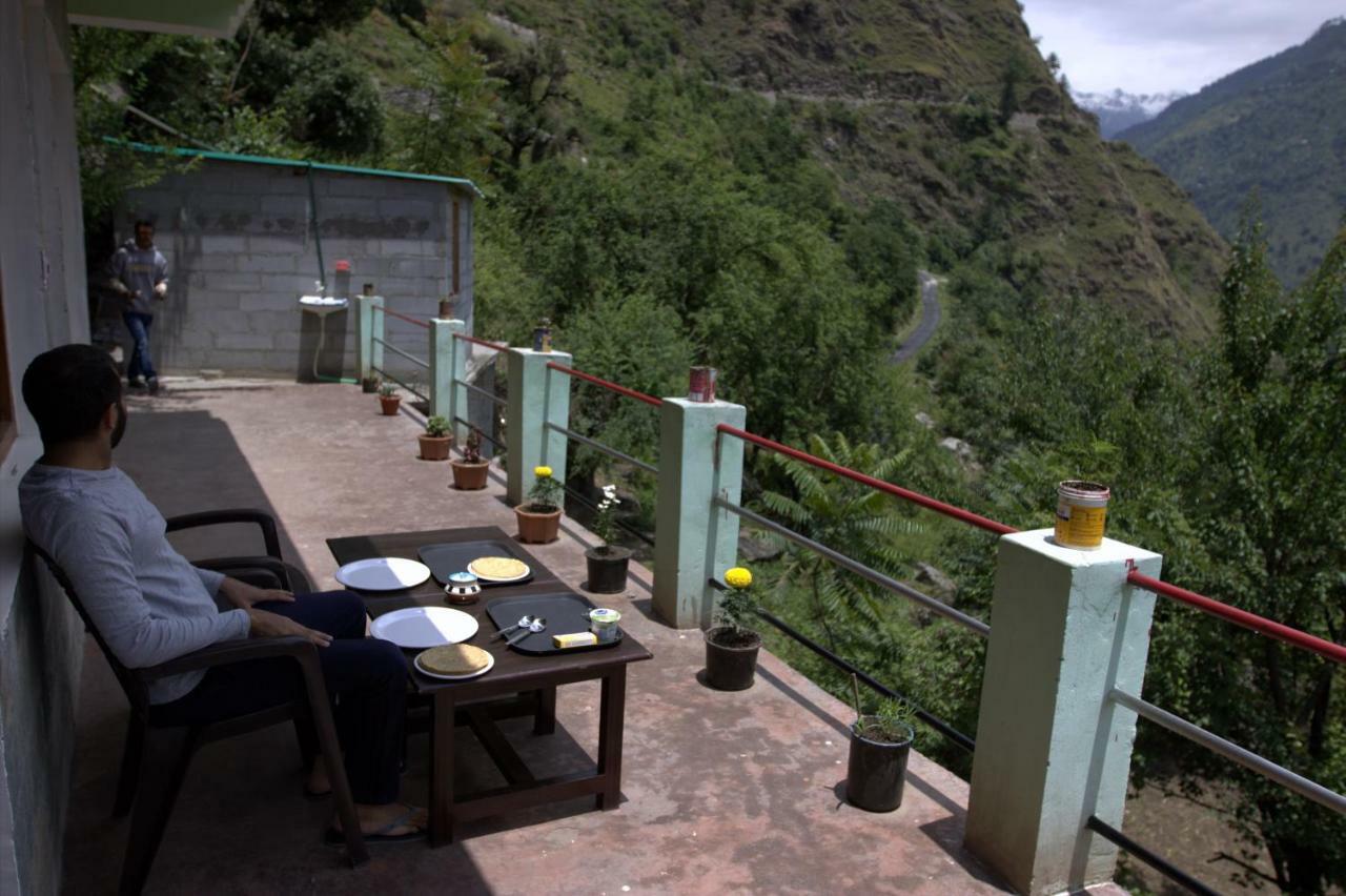 Tirthan Hilltop Home Stay Banjār Buitenkant foto