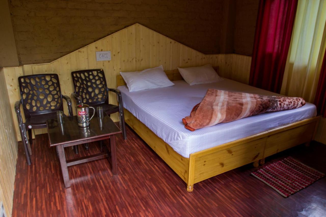 Tirthan Hilltop Home Stay Banjār Buitenkant foto
