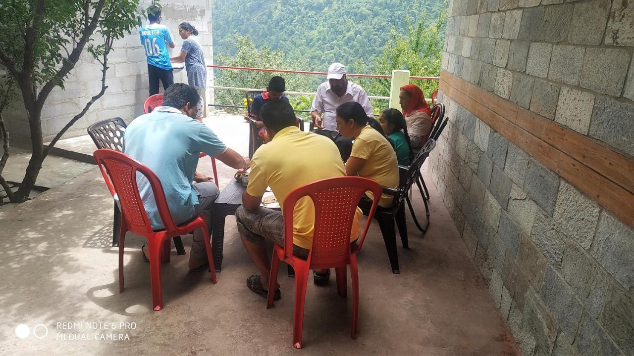Tirthan Hilltop Home Stay Banjār Buitenkant foto