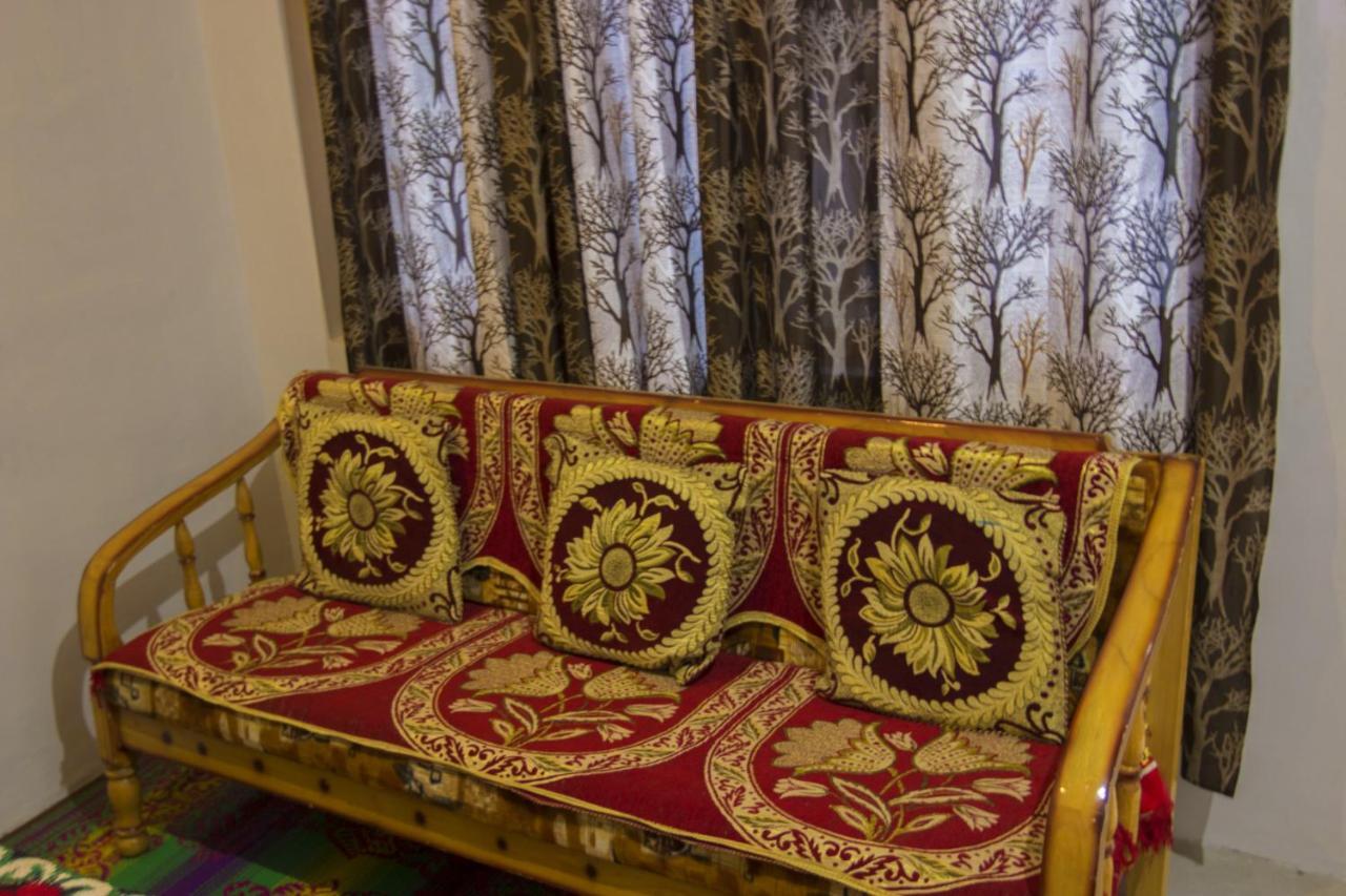 Tirthan Hilltop Home Stay Banjār Buitenkant foto