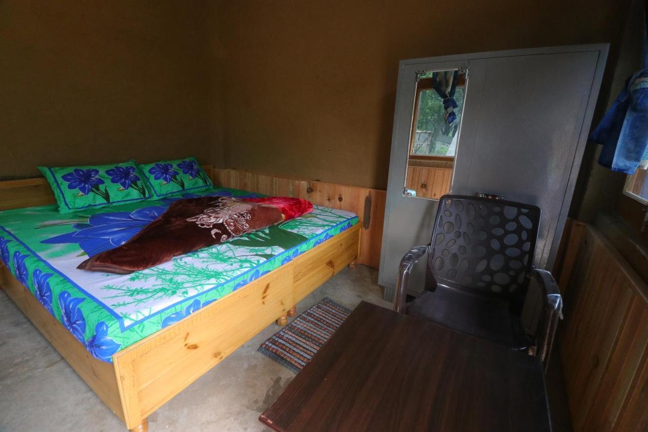 Tirthan Hilltop Home Stay Banjār Buitenkant foto