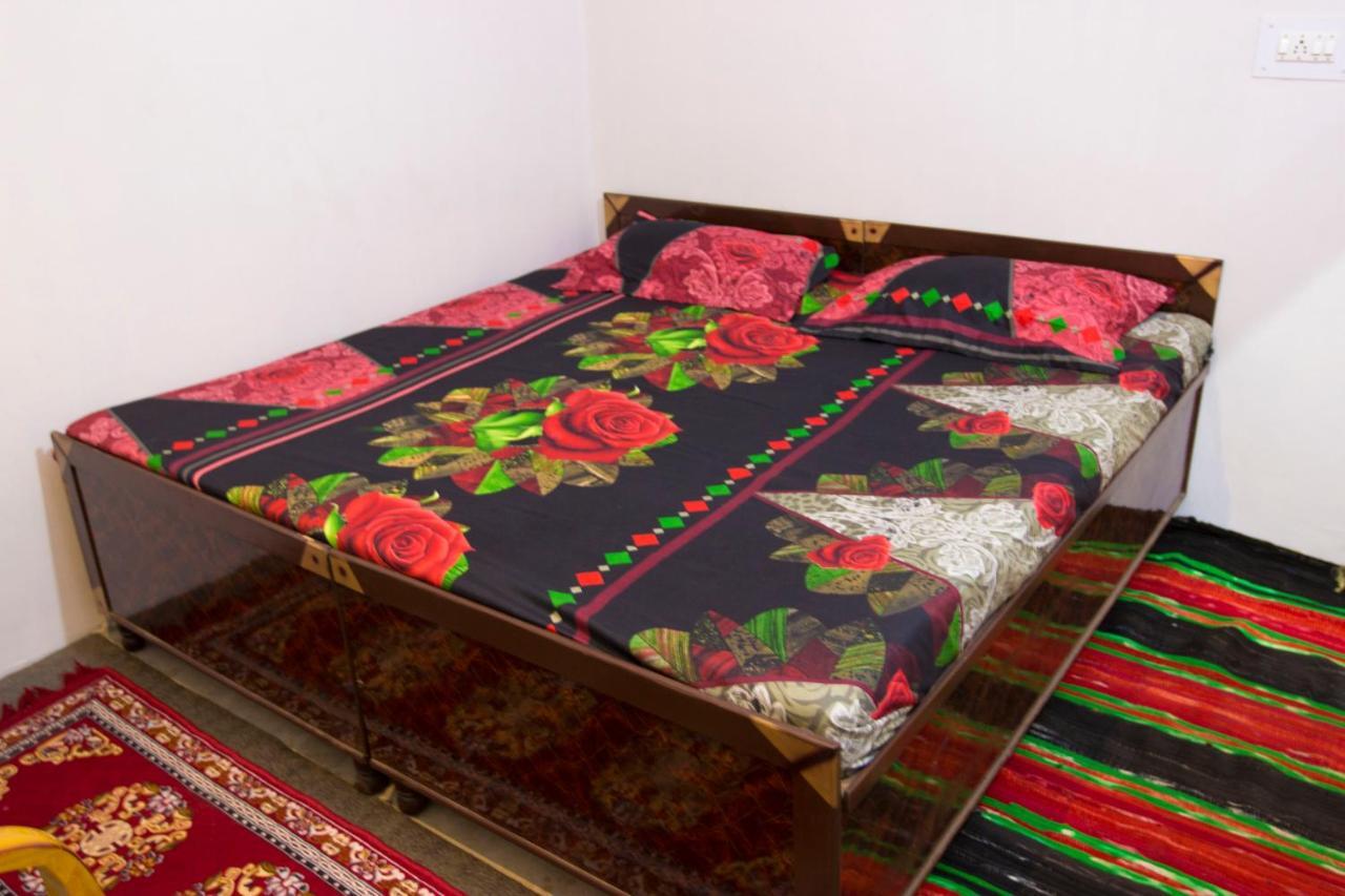 Tirthan Hilltop Home Stay Banjār Buitenkant foto